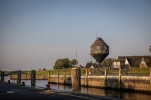 Seit zwei Jahren lebe ich an der Nordsee und teile meine liebsten Orte: Trischendamm, Alter Hafen, Seehundstation, Wattwanderung, Seehundfahrt ab Büsum, Speicherkoog und die Eisbutze am Trischendiek Park.