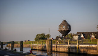 Seit zwei Jahren lebe ich an der Nordsee und teile meine liebsten Orte: Trischendamm, Alter Hafen, Seehundstation, Wattwanderung, Seehundfahrt ab Büsum, Speicherkoog und die Eisbutze am Trischendiek Park.