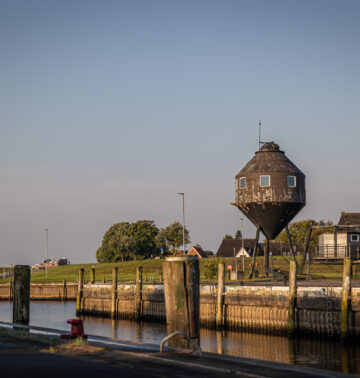 Seit zwei Jahren lebe ich an der Nordsee und teile meine liebsten Orte: Trischendamm, Alter Hafen, Seehundstation, Wattwanderung, Seehundfahrt ab Büsum, Speicherkoog und die Eisbutze am Trischendiek Park.