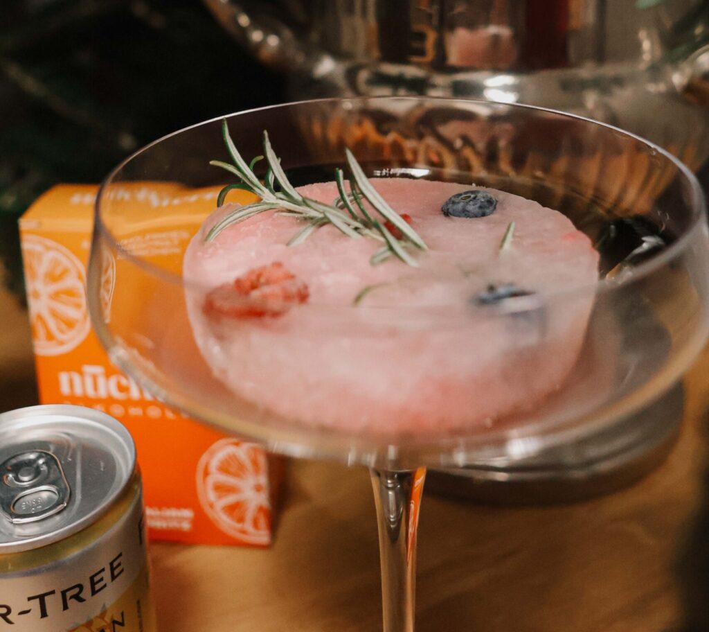 Alkoholfreier Aperol in 60 Sekunden - Easy mit Tonic und nüchtern